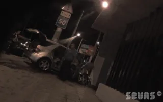 Джип «Mercedes» врезался в остановку. Последствия ДТП на видео 