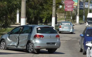 В районе Восставших столкнулись два автомобиля. Видео ДТП