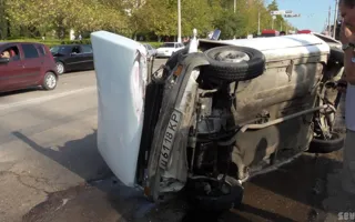В результате ДТП на ПОРе перевёрнутый автомобиль чуть не взорвался
