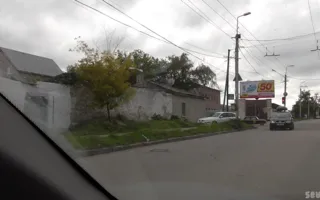 В Севастополе на улице Льва Толстого «Nissan» вылетел с дороги 