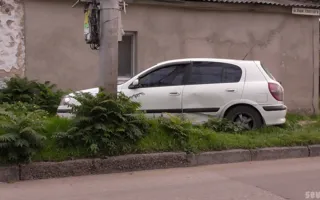 В Севастополе на улице Льва Толстого «Nissan» вылетел с дороги 