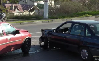 В Севастополе два автомобиля «Opel» столкнулись в районе остановки «Улица Дмитрия Ульянова»