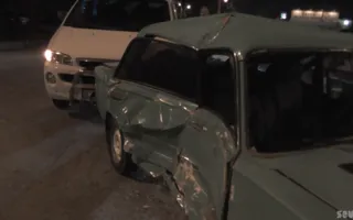 На проспекте Генерала Острякова столкнулись маршрутка и два автомобиля. Видео последствий ДТП