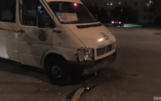 На проспекте Генерала Острякова столкнулись маршрутка и два автомобиля. Видео последствий ДТП