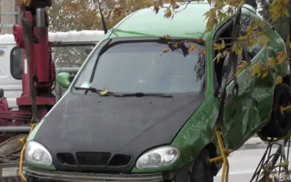 В Севастополе на ПОРе автомобиль «Daewoo» протаранил ограждение и перевернулся