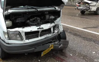 На Героев Севастополя столкнулись маршрутка и два автомобиля. Видео последствий ДТП