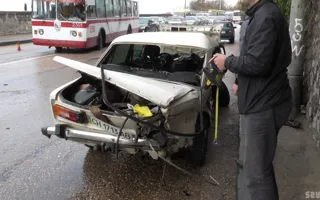 На Героев Севастополя столкнулись маршрутка и два автомобиля. Видео последствий ДТП