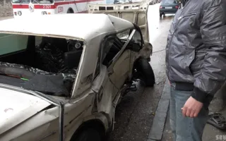 На Героев Севастополя столкнулись маршрутка и два автомобиля. Видео последствий ДТП