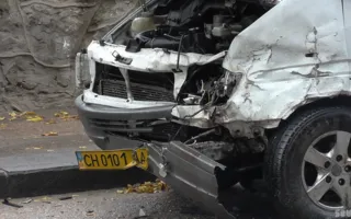 На Героев Севастополя столкнулись маршрутка и два автомобиля. Видео последствий ДТП