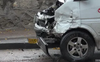 На Героев Севастополя столкнулись маршрутка и два автомобиля. Видео последствий ДТП