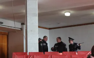 Общественный совет не обошёлся без милиции, драки и бригады санитаров