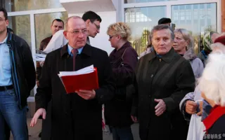 Общественники и жители против строительства многоэтажки на территории школы 