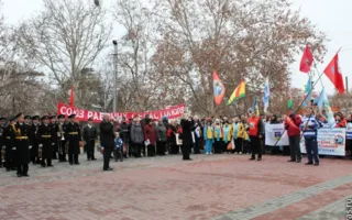 В Севастополе 23 февраля митинги разделились на празднующих День Защитника Отечества и День Советской армии