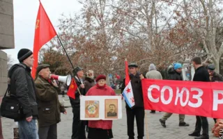 В Севастополе 23 февраля митинги разделились на празднующих День Защитника Отечества и День Советской армии