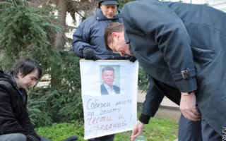 Пока суд Лебедева над журналисткой переносили, общественники собрали 3 банки мелочи на оплату чести и страданий