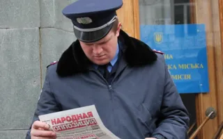 Перед Севастопольским горсоветом прошел митинг. Протестующие уже не требовали его роспуска
