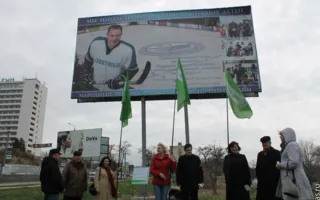 «Фронт Змин» требовал достроить Ледовый дворец под «памятником Колесниченко»