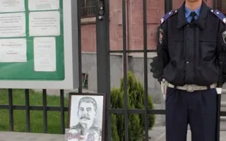 Русские организации Севастополя под руководством Владимира Тюнина пикетировали польское консульство 