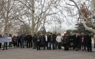 Митинг предпринимателей Учкуевки работники КП «Благоустройство» встретили молчаливым протестом