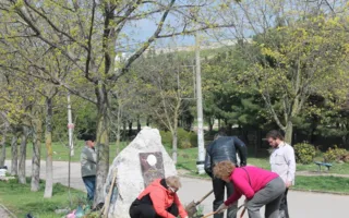 В Севастополе провели субботник против застройки пляжа «Солнечный»
