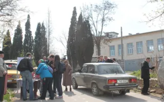 В Севастополе провели субботник против застройки пляжа «Солнечный»