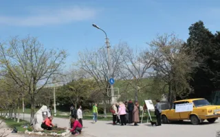 В Севастополе провели субботник против застройки пляжа «Солнечный»