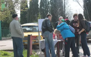 В Севастополе провели субботник против застройки пляжа «Солнечный»