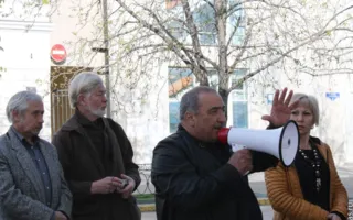 Предприниматели провели митинг «против тракторов Карпа Булатова». Коммунисты злились, что им мешают