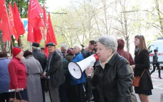 Предприниматели провели митинг «против тракторов Карпа Булатова». Коммунисты злились, что им мешают