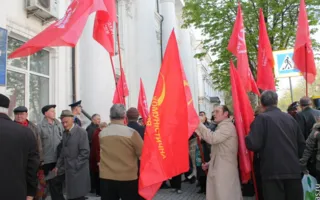 Предприниматели провели митинг «против тракторов Карпа Булатова». Коммунисты злились, что им мешают