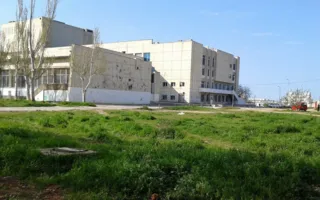 Возле УКИЦ исчезли столбы будущей стройки