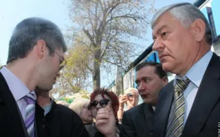 Пока директор Севастопольского дельфинария отказывался заключать договор, его рейдерски захватили одесские коммунисты
