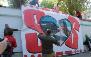 Пока директор Севастопольского дельфинария отказывался заключать договор, его рейдерски захватили одесские коммунисты