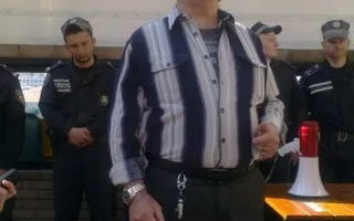 Митинг у севастопольского дельфинария закончился попыткой прорваться в кабинет к Яцубе