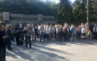 Митинг у севастопольского дельфинария закончился попыткой прорваться в кабинет к Яцубе