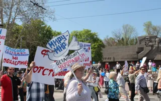 Народная колонна прошла в первомайском шествии и рассказала севастопольским властям все, что она о них думает