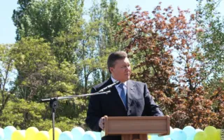Янукович решил, что он в Севастополе открывает «первую очередь» моста в районе железнодорожного вокзала