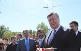 Янукович решил, что он в Севастополе открывает «первую очередь» моста в районе железнодорожного вокзала