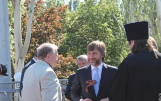 Янукович решил, что он в Севастополе открывает «первую очередь» моста в районе железнодорожного вокзала