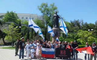 В Севастополе прошел автопробег «Мы несем Андреевский флаг»