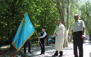 Яцуба отметил День депортации на день раньше с «избранными» крымскими татарами