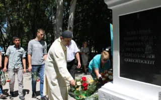 Яцуба отметил День депортации на день раньше с «избранными» крымскими татарами