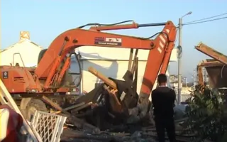 Прокуратура обвинила Булатова в появлении баров на пляже в парке Победы