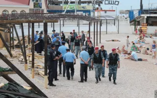 В Севастополе сход граждан в защиту парка Победы обернулся стычкой с «Беркутом»