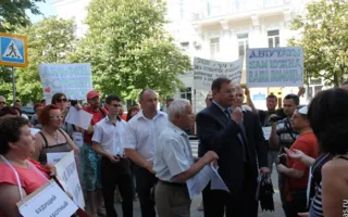 Пикет предпринимателей «Страны Дельфинии» пообещал развернуть палаточный городок под окнами Яцубы
