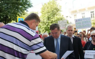 Пикет предпринимателей «Страны Дельфинии» пообещал развернуть палаточный городок под окнами Яцубы