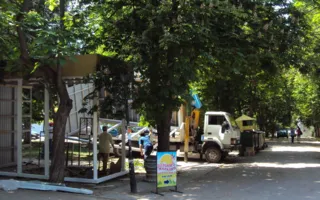 В Севастополе снесли ларек в центре города, обнаруженный общественниками