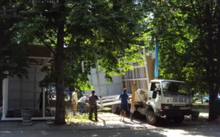 В Севастополе снесли ларек в центре города, обнаруженный общественниками