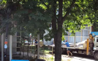 В Севастополе снесли ларек в центре города, обнаруженный общественниками