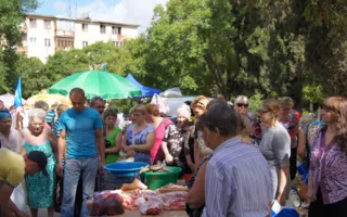 Бесплатным квасом и ярмаркой встретили первый день лета жители округа Михаила Брицына